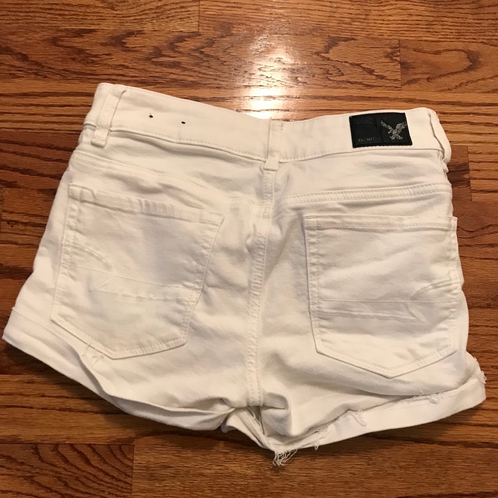 WHITE SHORTS - Picture 4 of 4